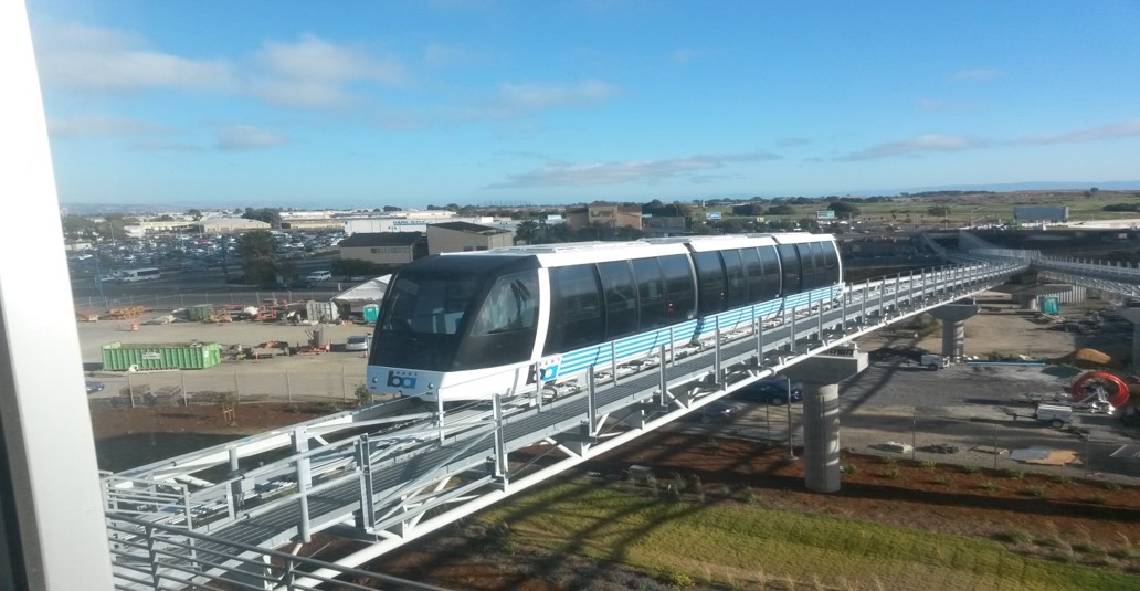Innenraum-Überwachung des fahrerlosen Airport Connectors in Oakland mit dem Videomanagementsystem vimacc®