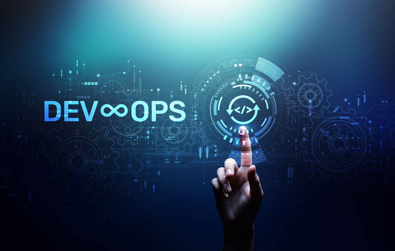 Scrum, Kanban & DevOps | Agile Softwareentwicklung Übersicht über agile Entwicklungsmethoden wie Scrum und Kanban mit Fokus auf Transparenz, Flexibilität und hohe Softwarequalität, kombiniert mit einer DevOps-Grafik.